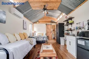 Hill Country Cabin 3 - Image 2