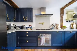 Huge Deluxe 600 Year Old Essex Manor, Hot Tub, Cinema Room, Sky Tv - Image 5