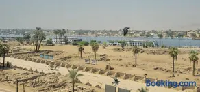 S S Luxor Hotel - Image 1
