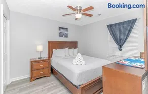 Cozy Renovated 1BR Condo for 4 at Waterway Village! 12E - Image 1