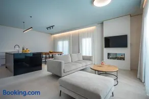Selas Spacious 3 BDR Apt by Hospi Living - Image 2