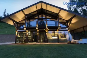 Alpine Lounge - Image 1