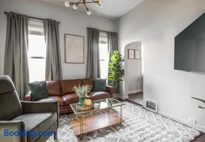 Mid-Century Modern Retreat in Little Italy - Image 3