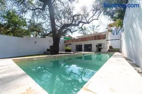 House with heated pool parking & wifi - Image 2