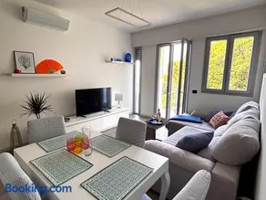 Azzurro Sea View Apartment with Parking and Balcony 5 min Walk to Beach - Image 2