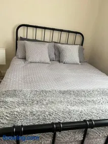 1 bedroom flat sleeps 4 in Abingdon Oxfordshire - Image 2