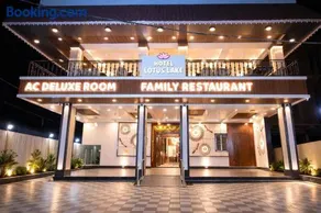 Hotel Lotus Lake - Image 5