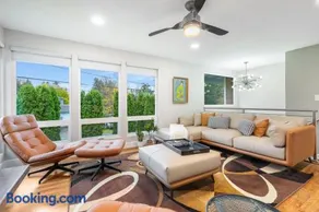 Relaxing 3BD West Seattle Escape - Image 1