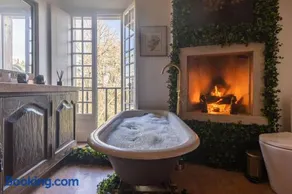Unique Double Room in 17-century Sintra Center Home with snooker, piano, patio and BBQ - Image 1