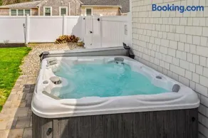 Family Retreat hot tub Firepit Beach nearby - Image 3