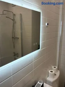 Stylish flat near city centre - Image 4