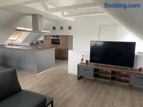 Traumhafte Dachgeschosswohnung - Image 2