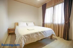 Roza Mountain View Guesthouse - Image 2