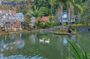Rosa Casa Vale do Bosque - Image 1