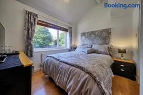 Upton Village Guest House - Image 4