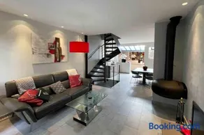 Charming townhouse with garden in the City of Love - Image 1