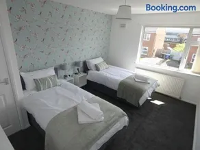 Contractors , holiday house, free parking , sleeps 5 - Image 3