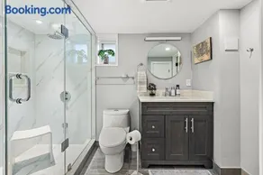 Unique Basement, Private, Steam Sauna Shower, Free Parking - Image 2