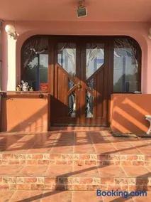 Secret Garden House - Image 2