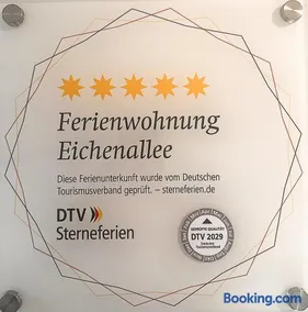 Traumhafte Ferienwohnung am Park, großer Balkon, voll ausgestattete Küche, Schreibtisch, WiFi, Smart TV, Carport, Wallbox, Fahrräder - Image 2