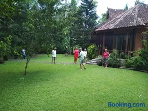 The Country House - Image 1