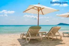 Lanta white sand beach guesthouse - Image 1