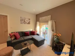 Glastonbury Gem, 2 Bedroom Apartment - Image 4