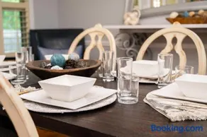 Modern gem! Family Fun! Great area! Grill Sleeps 10 - Image 1