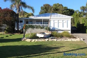 The Boathouse, a place to unwind & explore - Image 2