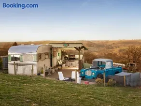 Bluebird Penthouse & Land Rover Hot Tub - Image 1