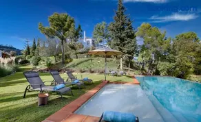 Paradisiacal Villa in Benahavís with Jacuzzi and Private Pool - Image 2