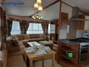 Cosy Caravan With Side Decking At Felixstowe Beach Holiday Park Ref 55012Sw - Image 1