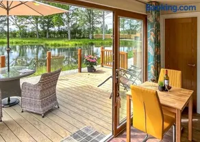 Woodland Lakes Boutique Lodges - Image 5