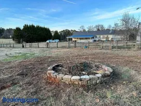Sovereign Cottage - Farm Land/Hot Tub/Outdoor Area - Image 4
