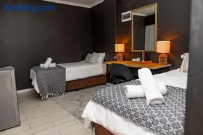 Sapphire Guesthouse - Image 2