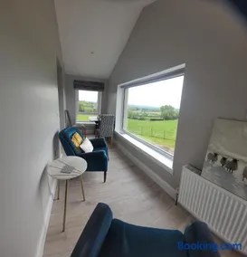 Sperrin View Suite - Luxury space with Budget Friendly pricing - Image 4