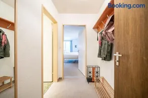 3306 Charmante 1,5-Zimmer-Wohnung mit Talblick - Image 1