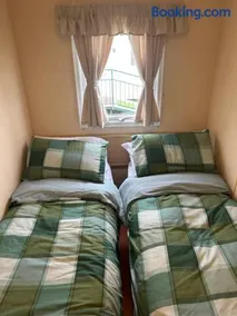 Happy Days Caravan Park - Lovely Spacious 3 Bed Caravan - Image 5