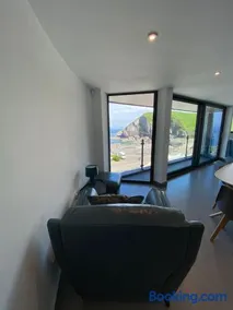 4 The View apartments Ilfracombe - Seafront, Parking, Lift, EV - Image 1