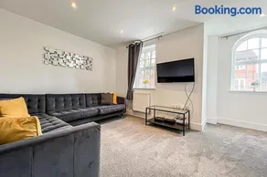 Central Warwick townhouse within easy reach of Stratford upon Avon and Cotswolds - Image 2