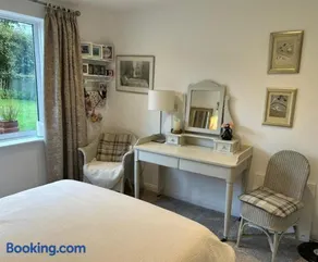 The Guest Suite, Buttsfield Lane. - Image 4
