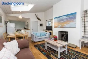 TARIAN HAF-3 BED-SEA VIEW BUNGALOW-TREARDDUR BAY - Image 3