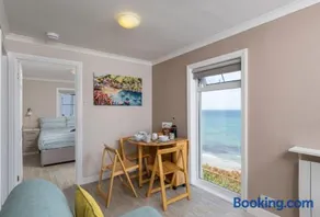 The Gatehouse Apartment - Image 2