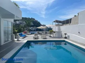 Exclusiva y privada Villa en Marina Las Brisas - Image 3