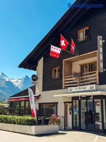 Le Refuge Hotel Restaurant - Image 1
