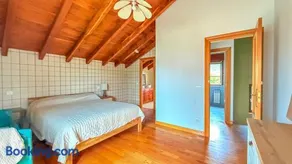 Villa espaciosa con gran jardín, chimenea, barbacoa y amplio parking - Image 2