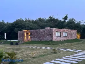Kesar Farm House on the Lake - Image 1