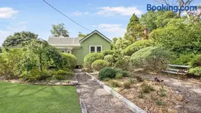 Quinees Charming Mountain Cottage - Image 4