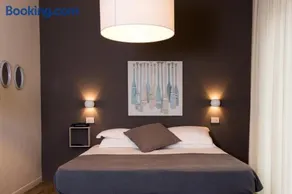 Holiday Thea & Residence - Image 1