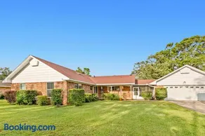 Dog-Friendly Home with Private Pool & High-Speed WiFi - Near Beach & Boat Launch - Image 1
